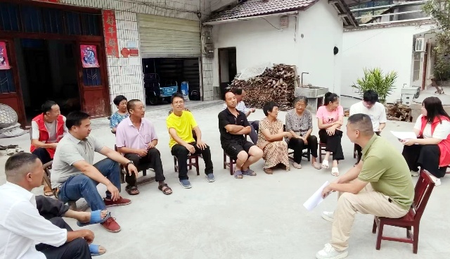 宁陕县龙王镇铁路坝村理论宣讲_副本.jpg