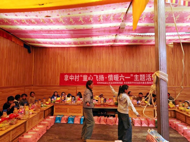 图为儿童表演舞蹈_副本.jpg