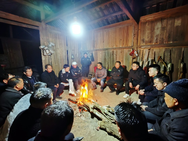 村民火塘会议事议_副本.jpg