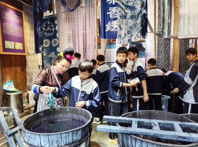 5月27日在肇兴侗品源开展科普活动 (5)_副本.jpg