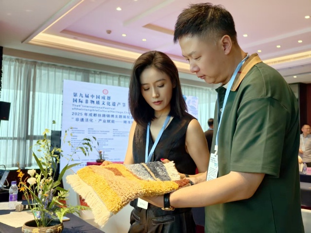 图为手工纺织品_副本.jpg