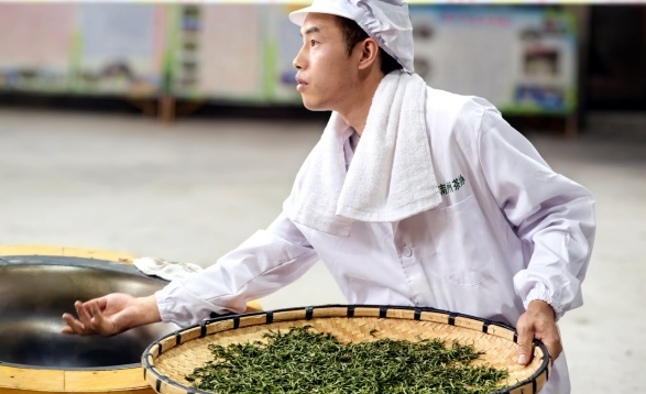 黎平县“黎平红·中国侗乡茶城杯”第五届手工制茶技能大赛成功举办 (9)_副本.jpg