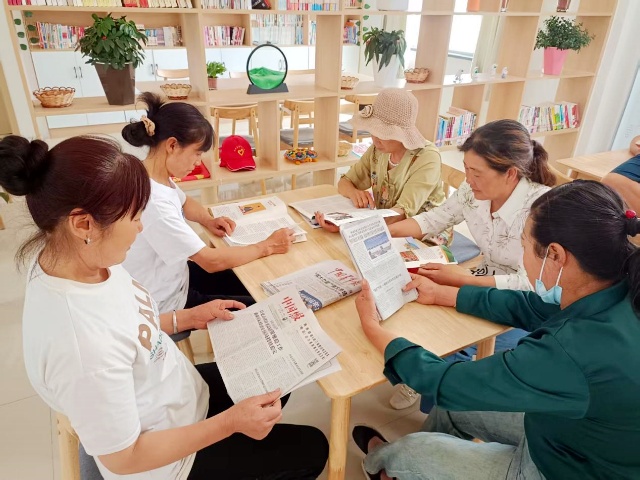 临泽县蓼泉镇：农家书屋飘书香 文化惠民润心田_副本.jpg